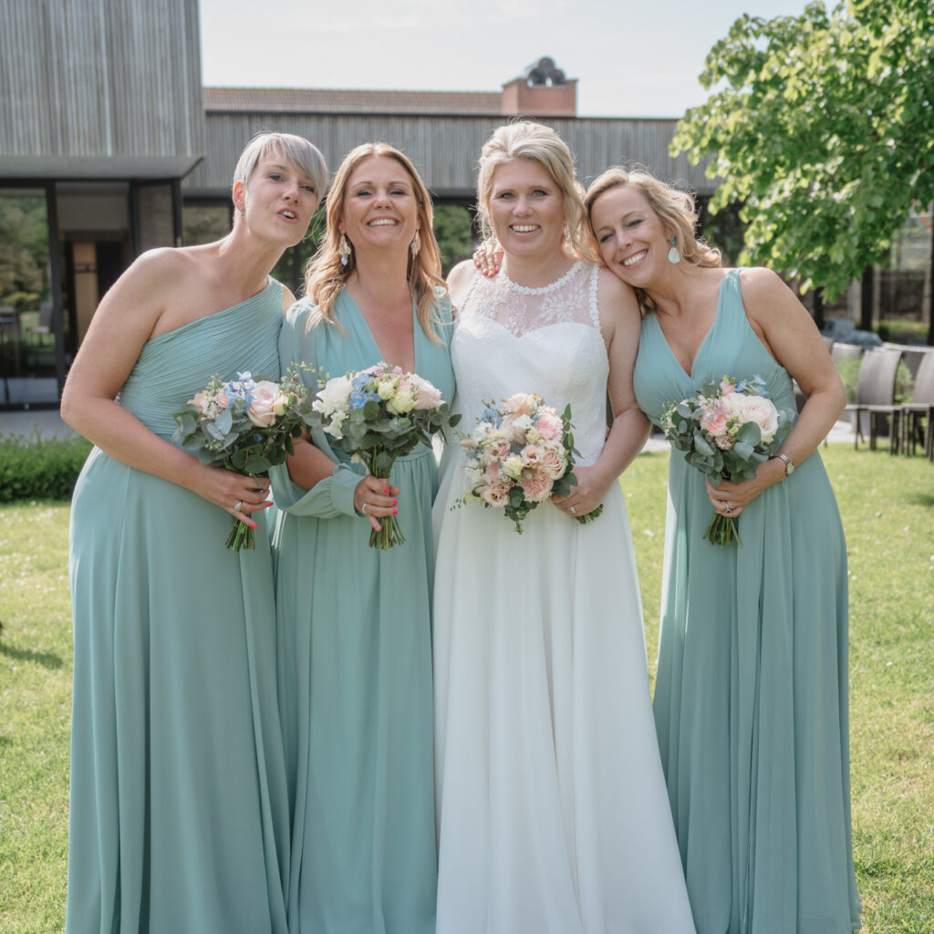 Novia junto a damas de honor
